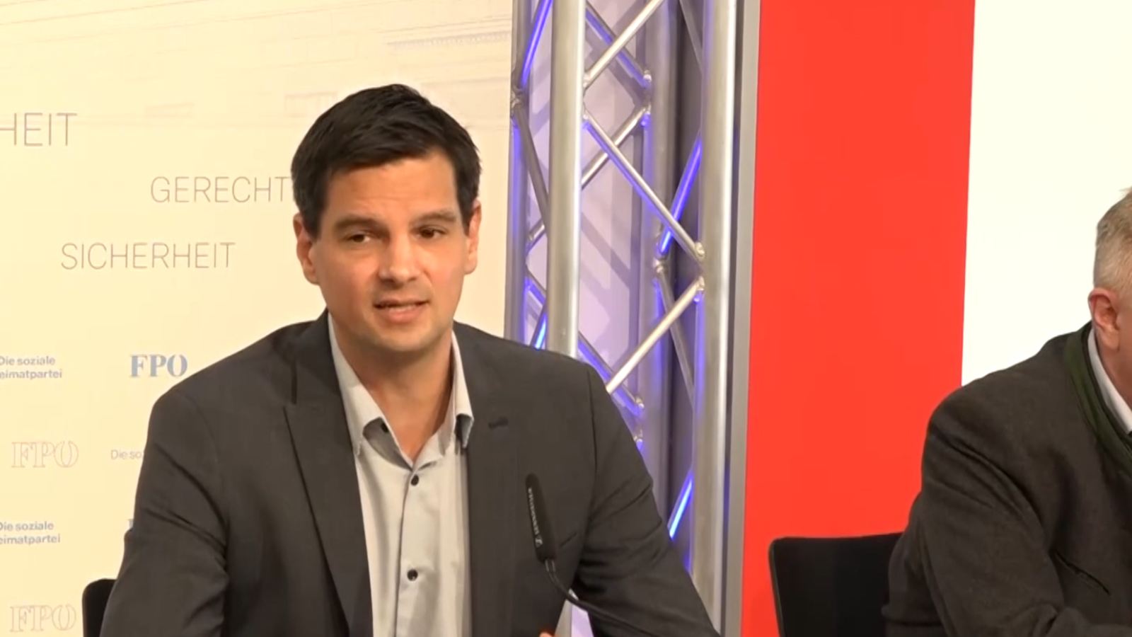 Hannes Amesbauer mit Scharfe Kritik an Asyl und Impfpolitik oe24.at