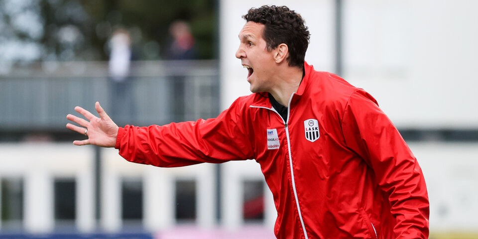 Emanuel Pogatetz beim LASK an der Seitenlinie