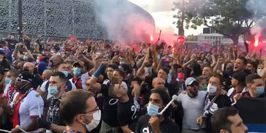 Video: PSG-Fans feiern Pyro-Party