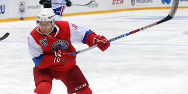 Putin spielt wieder Eishockey - und schießt 7 Tore