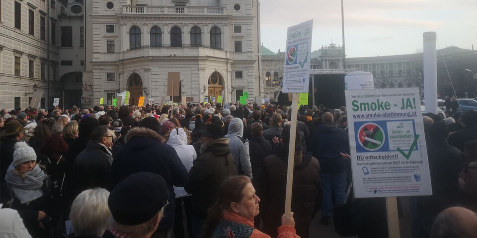 Strache bei erster Demo fürs Rauchen