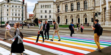 Wien hat ersten Regenbogen-Schutzweg