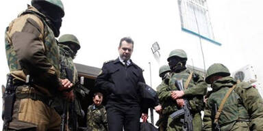 Krim: Russen stürmen Militärbasen