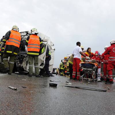 Verkehrsunfall Auf Der A1