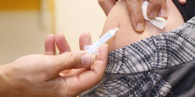 Укол под лопатку детям. Прививка под лопатку в 14 от чего. Фармакопунктура коленного сустава. Техника введения адсм под лопатку. Прививка в лопатку в 14.