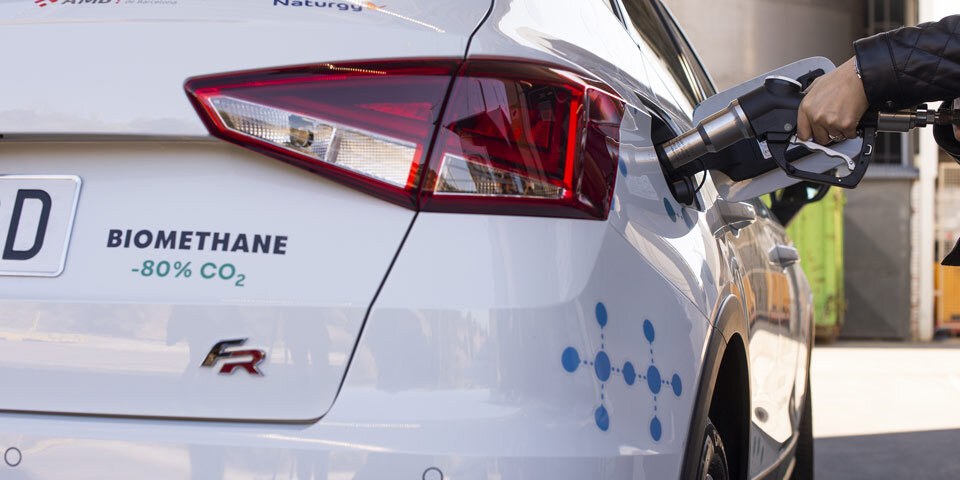 Dieser Seat Arona tankt Müll