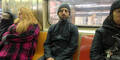 Sergey Brin mit Google-Brille in der U-Bahn