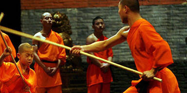 Shaolin-Mönch zu Besuch beim Kanzler