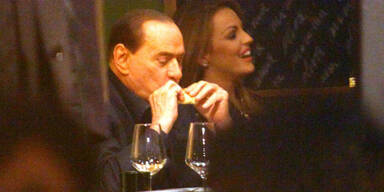 Berlusconi mit neuer Liebe erwischt