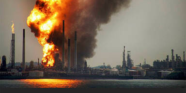Shell-Raffinerie in Singapur brennt