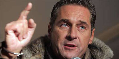 Skinheads fallen FP-Strache in den Rücken