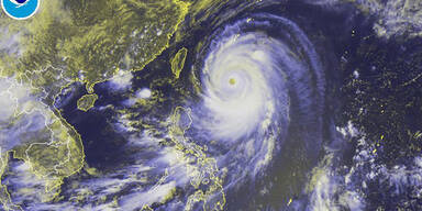 Super- Taifun rast auf Japan zu