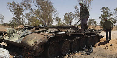 Zerstörter Panzer in Libyen