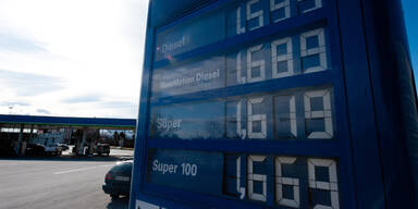 Benzin  ab heute  so teuer wie nie