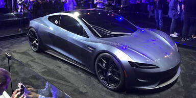 Tesla greift mit Roadster und E-Lkw an
