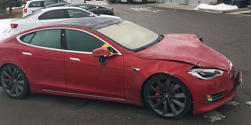 700 PS Tesla bei Probefahrt geschrottet