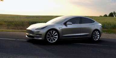 Tesla bringt sein Model 3 auf Schiene