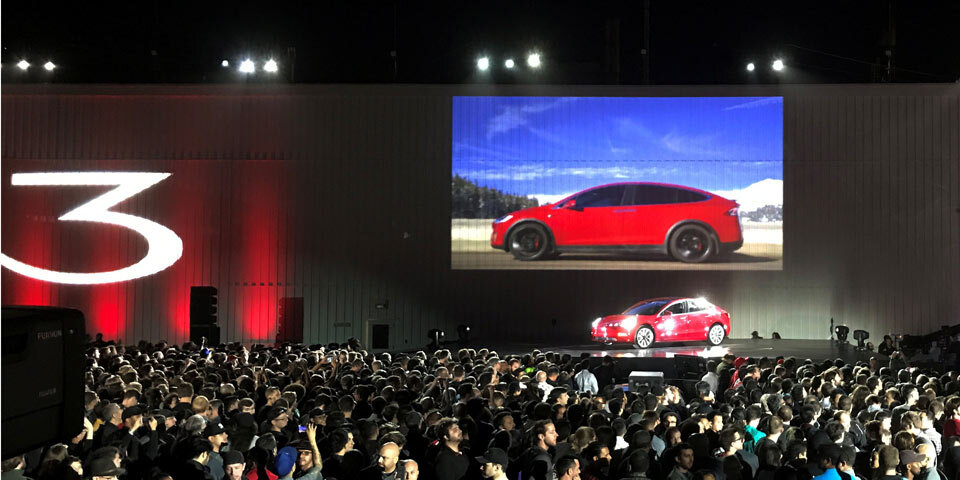 Tesla schickt das Model 3 ins Rennen