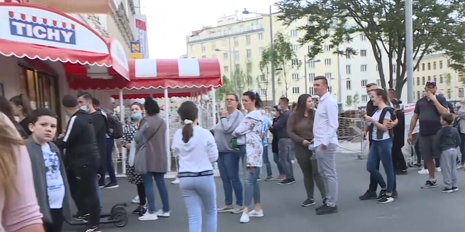 Mega-Stau vor Eis-Geschäft in Wien