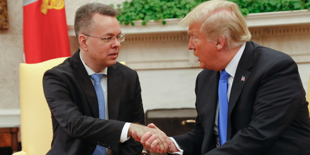 US: Pastor Brunson spricht Gebete für Trump aus