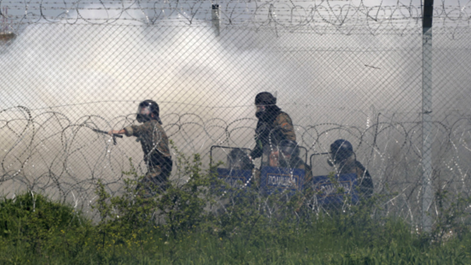 Mazedonische Polizei Setzte Erneut Tr nengas Ein