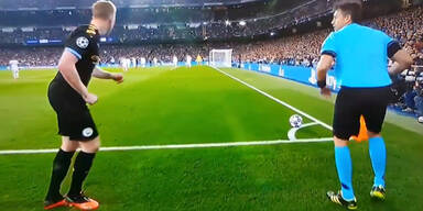 Nervöser Schiedsrichter sorgt für Lacher im Netz - oe24.at