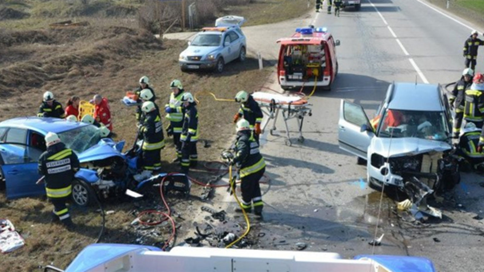 Frontalcrash Auf B8 Endet Tödlich - Oe24.at