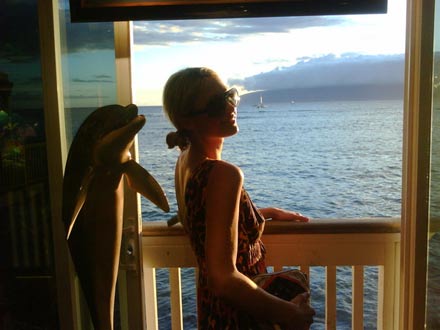 Paris Hilton genießt die Zeit auf Maui
