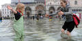 Hochwasser in Venedig stört Touristen nicht