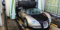 Irre: Mit Bugatti Veyron in die Waschanlage