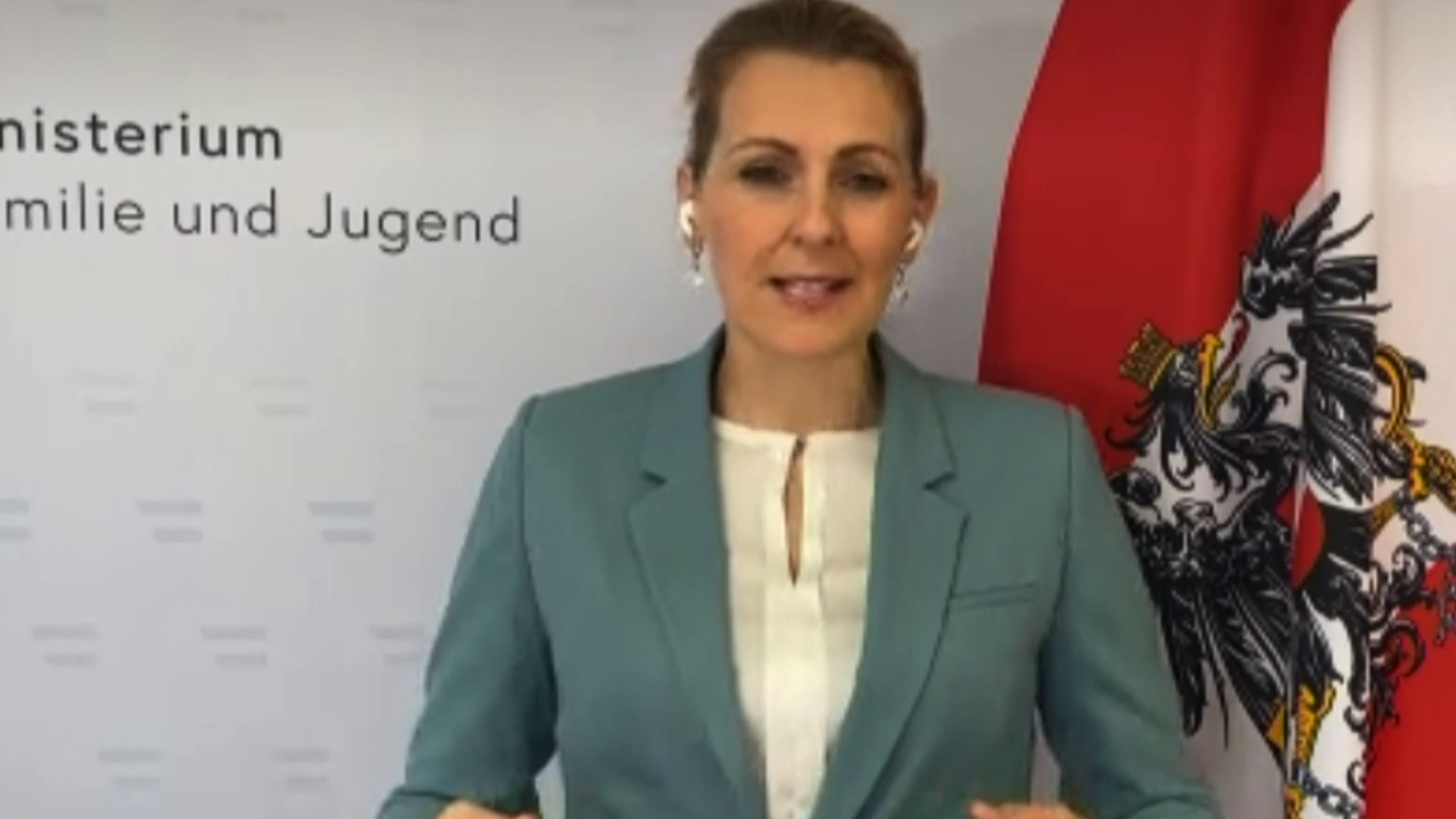 Fellner! LIVE Christine Aschbacher im Interview Sendung vom 27.11.