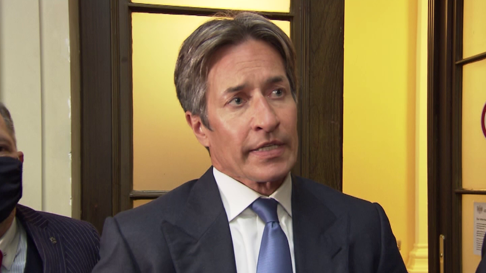 KarlHeinz Grasser gibt Statement ab oe24.at