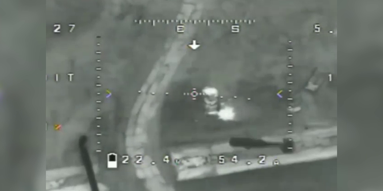 Drohne wirft 3 Bomben auf russisches Fahrzeug ab