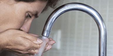 Trinkwasser mit Keimen verunreinigt