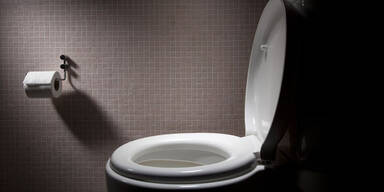 Tiroler Paar zahlt  vierstelligen Betrag für WC-Reinigung