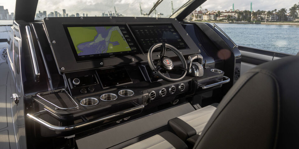 Mercedes G-Klasse mit passender Yacht