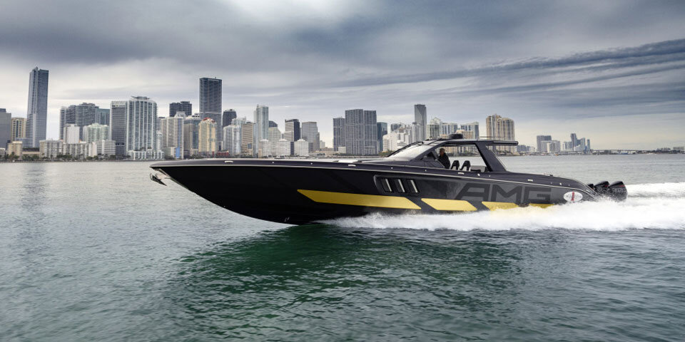 Mercedes G-Klasse mit passender Yacht