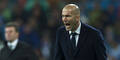 Real-Coach Zidane reißt Hose
