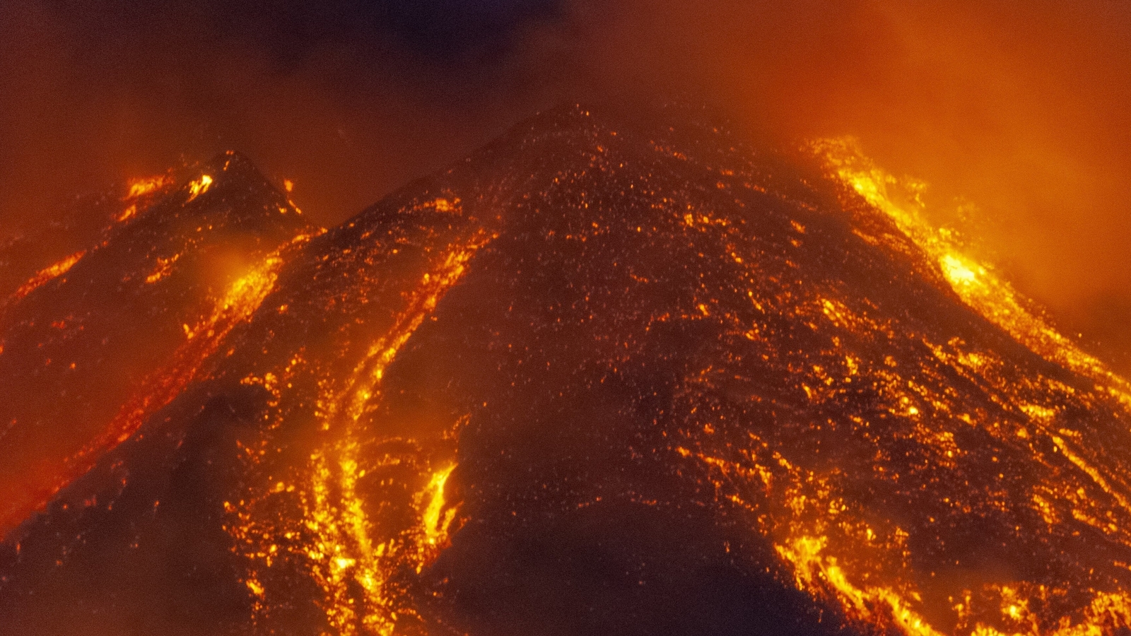 Vulkanausbruch: Ätna In Sizilien Spuckt Lava